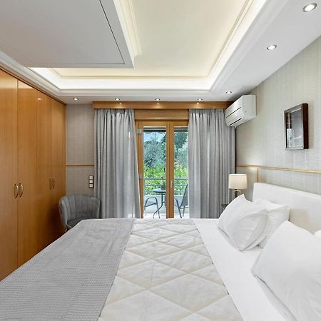 Vouliagmeni'S Elegance By Acropolis Suites Atenas Exterior foto