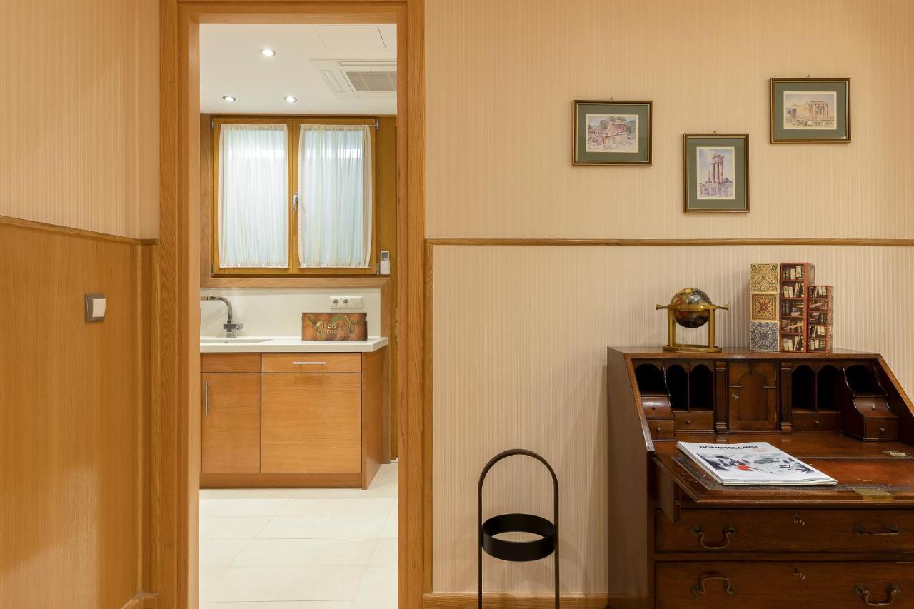 Vouliagmeni'S Elegance By Acropolis Suites Atenas Exterior foto