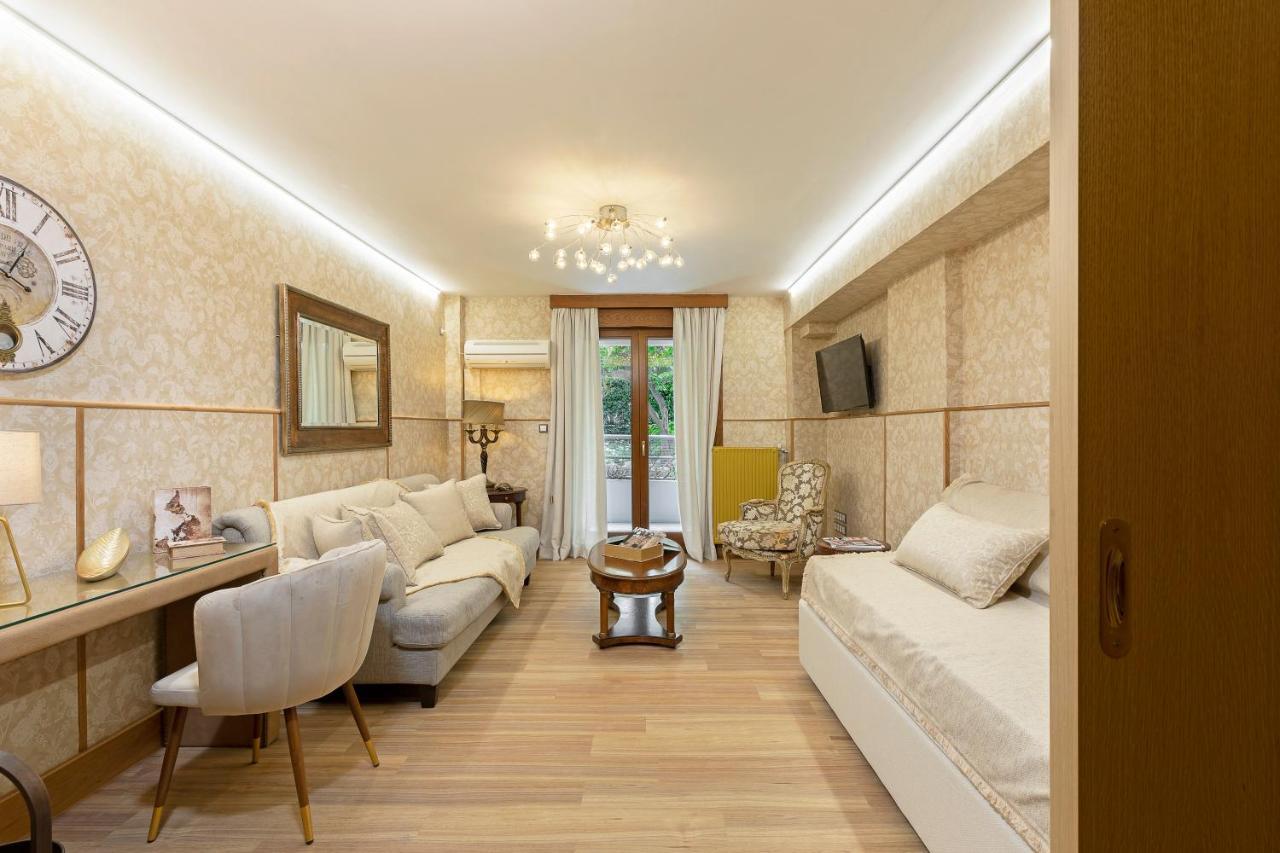 Vouliagmeni'S Elegance By Acropolis Suites Atenas Exterior foto
